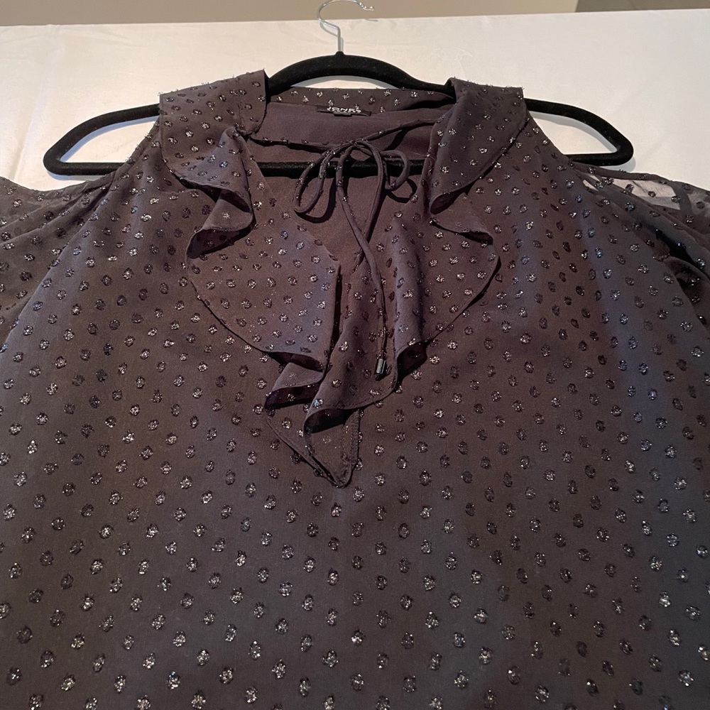 Jones of New York cold shoulder top size S